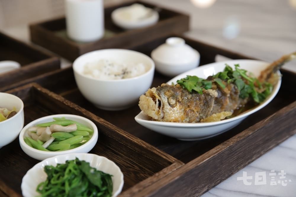 抱一茶屋進駐高美館，讓美術館不再是帶有距離感的殿堂 ， 而是能藉由品嚐美食或享受咖啡時光時 ， 能夠順途走進欣賞藝術的地方 。（ 圖．妮可魯）   