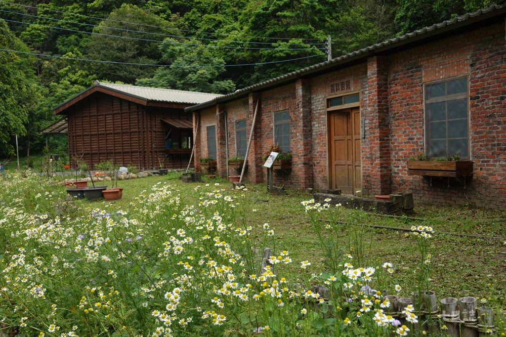 廢棄後的復興煤礦，礦區舊屋經過活化再利用後成為香草廚房與花園｜妮可魯 攝