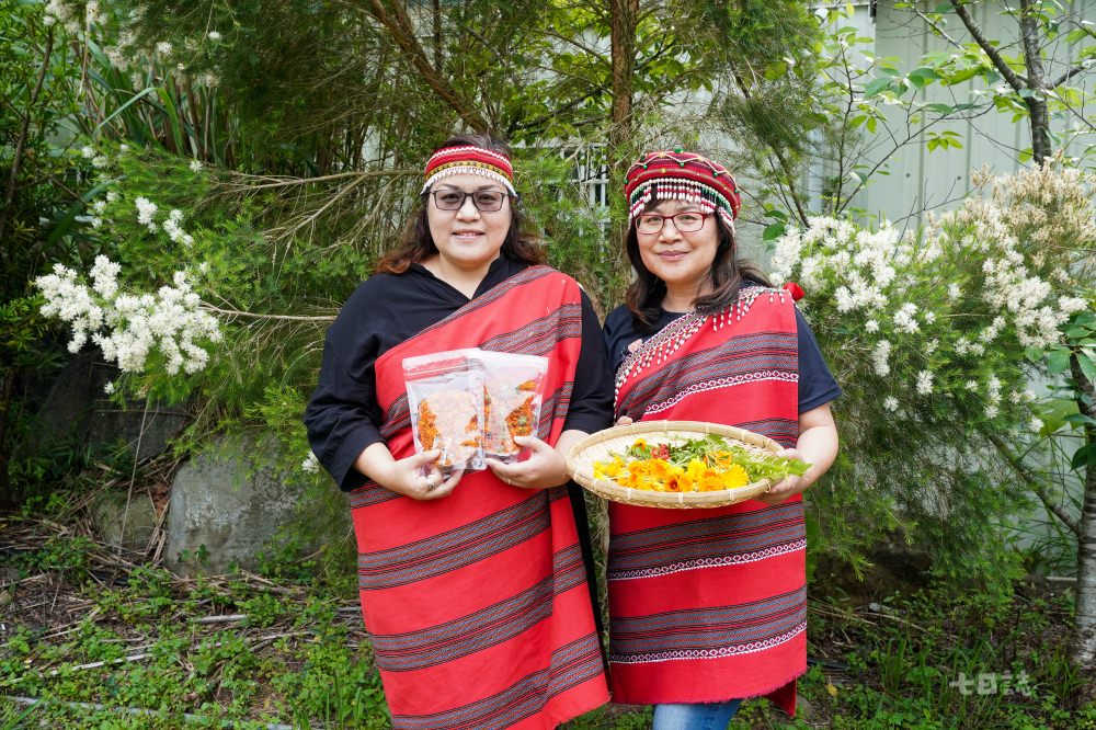 Qetun和她的姊姊不遺餘力在部落推廣香草種植，幫助部落青年返鄉工作｜蔡暉宏 攝