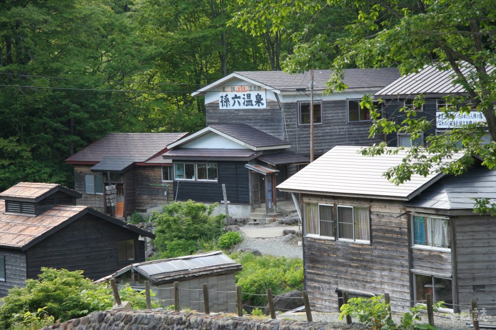 像是在日本東北或九州，交通較為不便的鄉間較容易找得到混浴溫泉｜妮可魯 攝