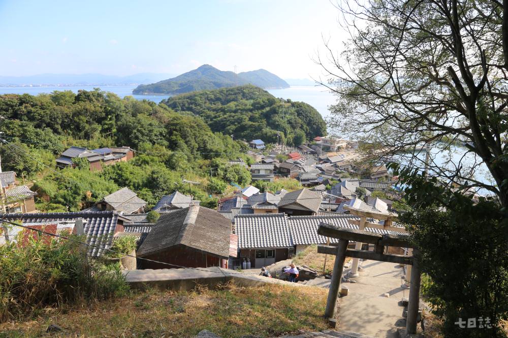 豐玉姬神社是男木島的制高點，可以俯瞰內海上的島嶼美景｜妮可魯 攝