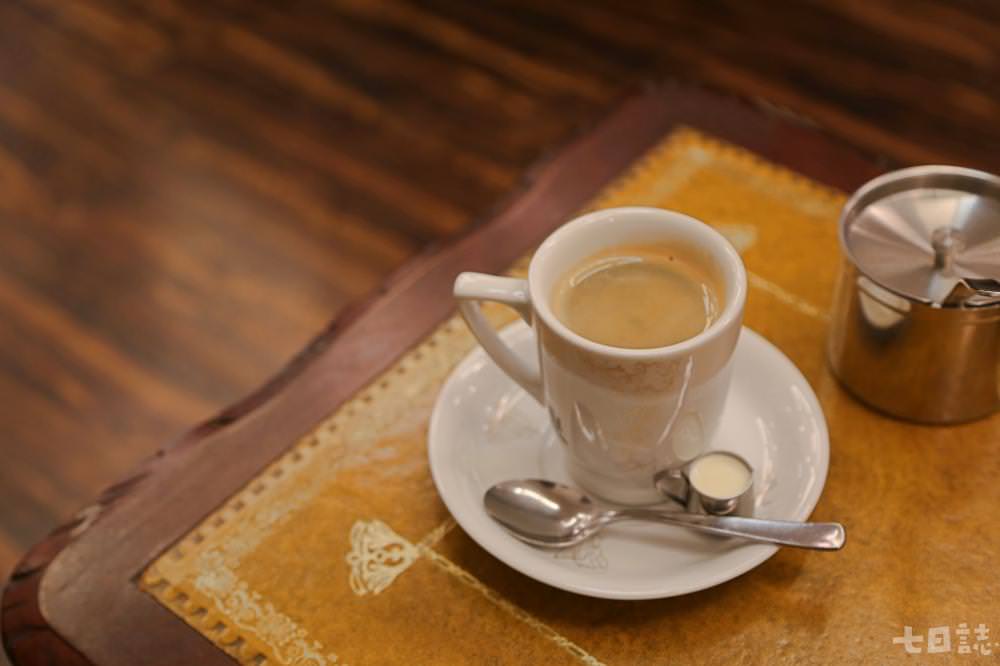 京都人習慣在固定的咖啡館用一杯咖啡開啟一整天的日常｜妮可魯 攝