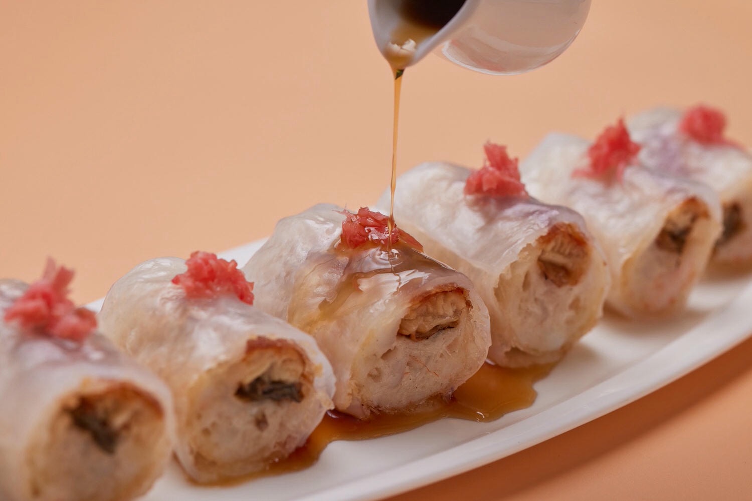 「玖尹」有專司港點的主廚坐鎮，每樣甜鹹港點都使用天然食材，手工製作。