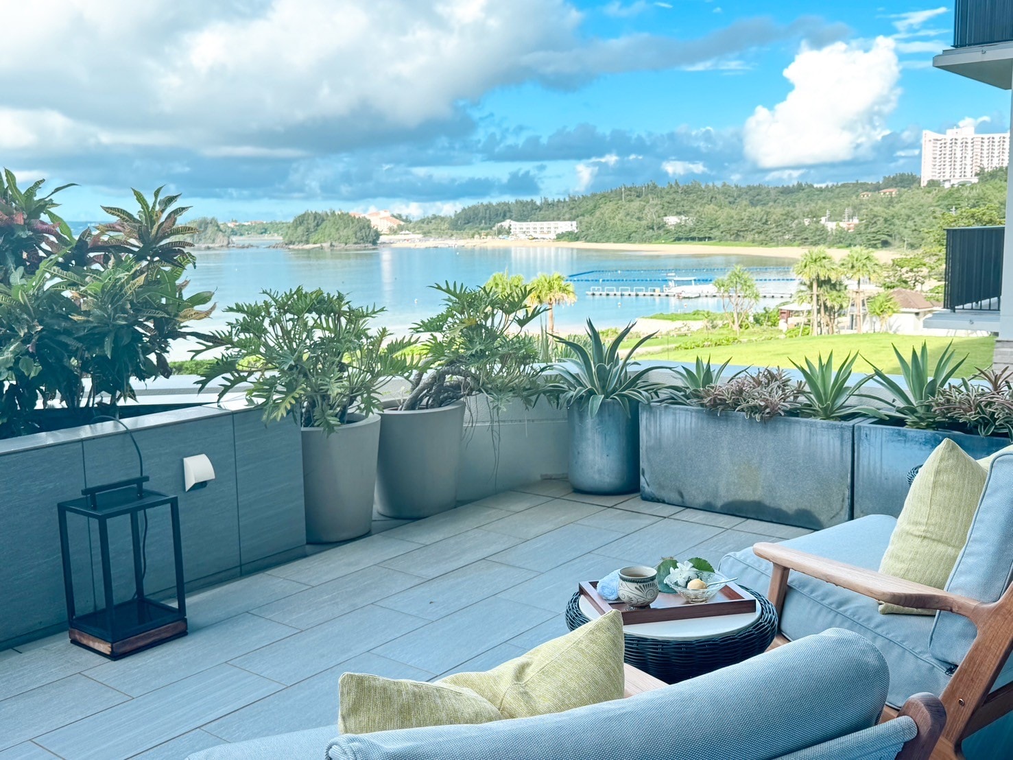 沖繩住宿|來自夏威夷的奢華度假村 「沖繩海麗客蘭尼(Halekulani Okinawa)」蘭花泳池、海景套房、風格餐飲!宛若天堂的居所好夢幻 - 第65張圖