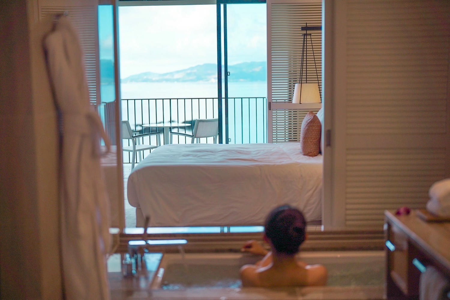 沖繩住宿|來自夏威夷的奢華度假村 「沖繩海麗客蘭尼(Halekulani Okinawa)」蘭花泳池、海景套房、風格餐飲!宛若天堂的居所好夢幻 - 第27張圖