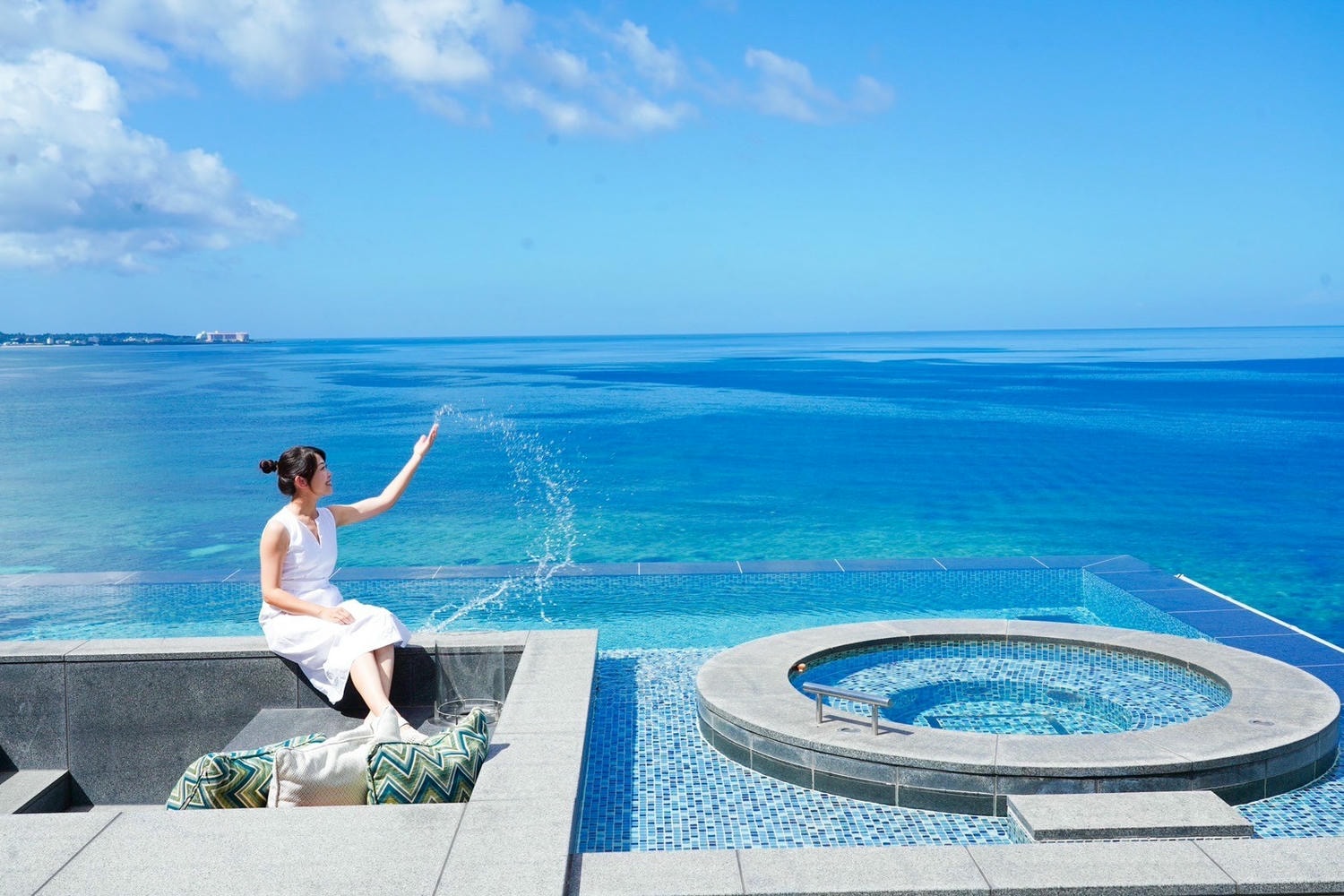 沖繩住宿|來自夏威夷的奢華度假村 「沖繩海麗客蘭尼(Halekulani Okinawa)」蘭花泳池、海景套房、風格餐飲!宛若天堂的居所好夢幻 - 第34張圖