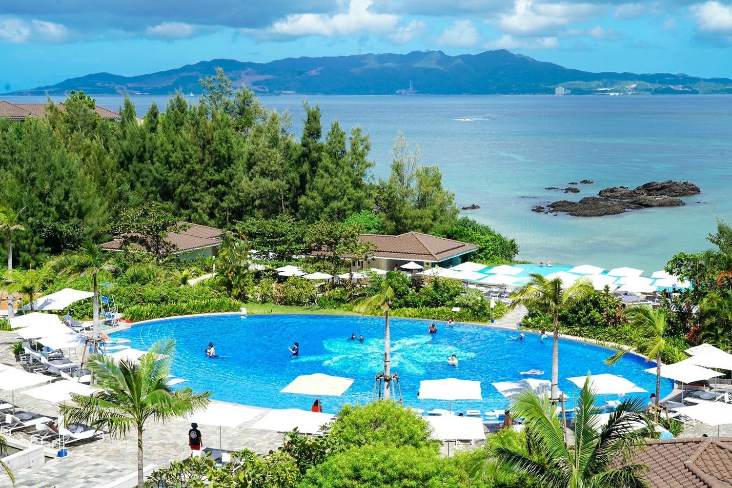 沖繩住宿|來自夏威夷的奢華度假村 「沖繩海麗客蘭尼(Halekulani Okinawa)」蘭花泳池、海景套房、風格餐飲!宛若天堂的居所好夢幻 - 第6張圖