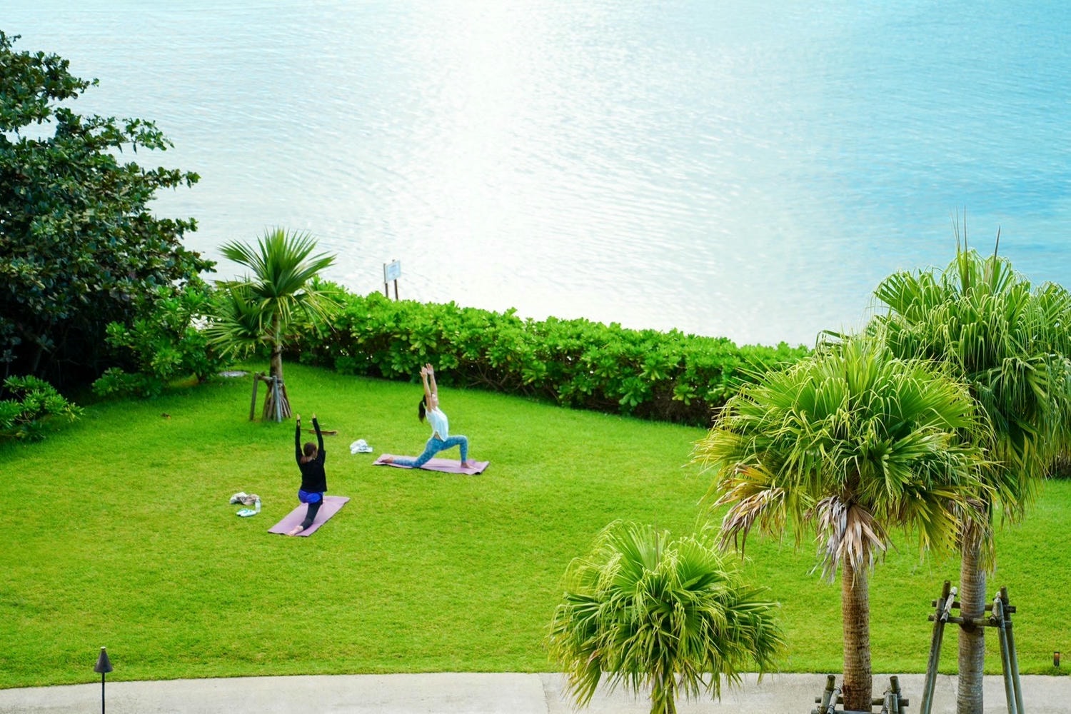 沖繩住宿|來自夏威夷的奢華度假村 「沖繩海麗客蘭尼(Halekulani Okinawa)」蘭花泳池、海景套房、風格餐飲!宛若天堂的居所好夢幻 - 第30張圖