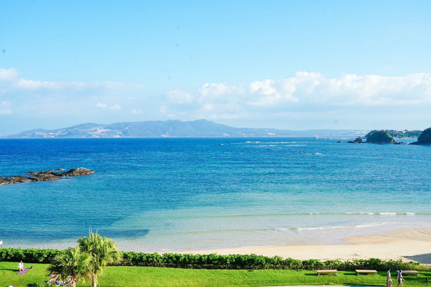 沖繩住宿|來自夏威夷的奢華度假村 「沖繩海麗客蘭尼(Halekulani Okinawa)」蘭花泳池、海景套房、風格餐飲!宛若天堂的居所好夢幻 - 第5張圖