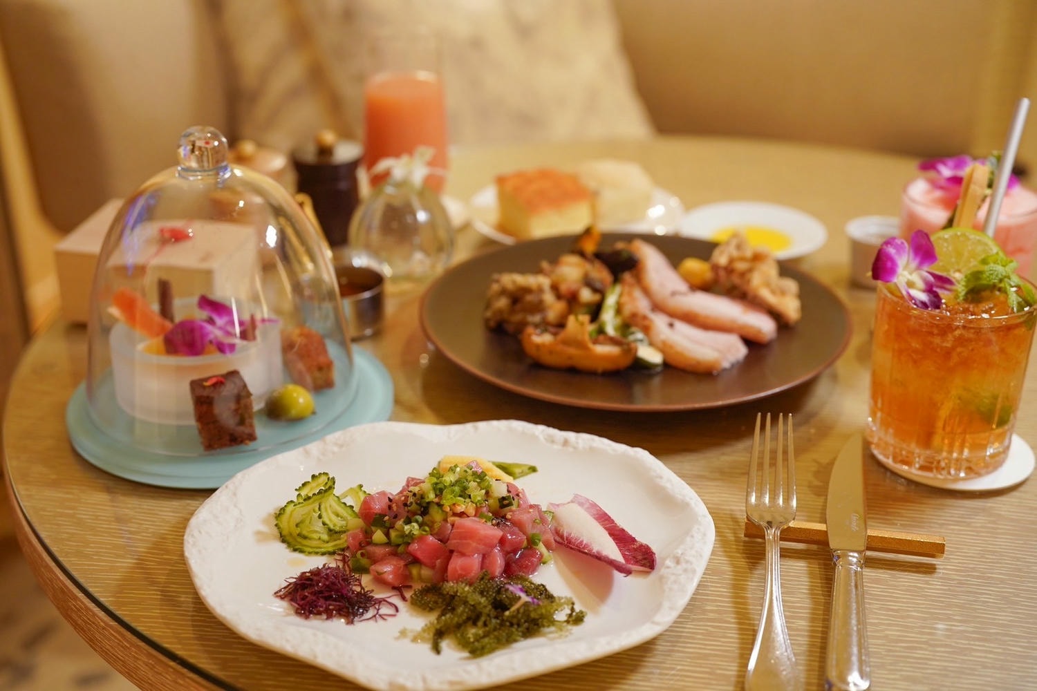 沖繩住宿|來自夏威夷的奢華度假村 「沖繩海麗客蘭尼(Halekulani Okinawa)」蘭花泳池、海景套房、風格餐飲!宛若天堂的居所好夢幻 - 第76張圖