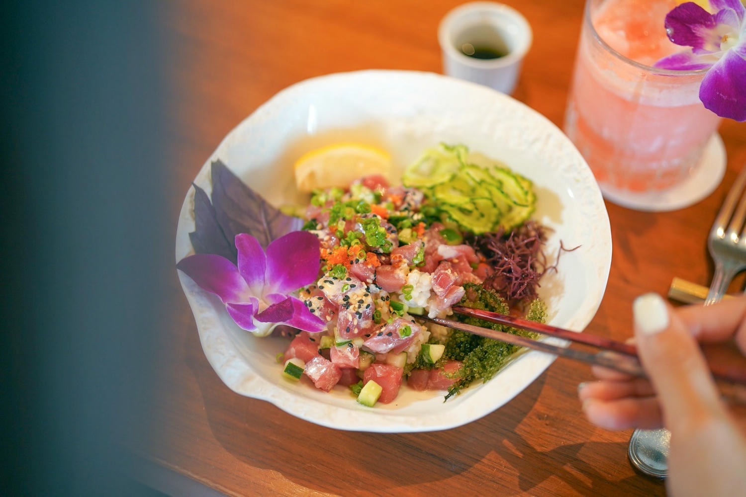 沖繩住宿|來自夏威夷的奢華度假村 「沖繩海麗客蘭尼(Halekulani Okinawa)」蘭花泳池、海景套房、風格餐飲!宛若天堂的居所好夢幻 - 第22張圖