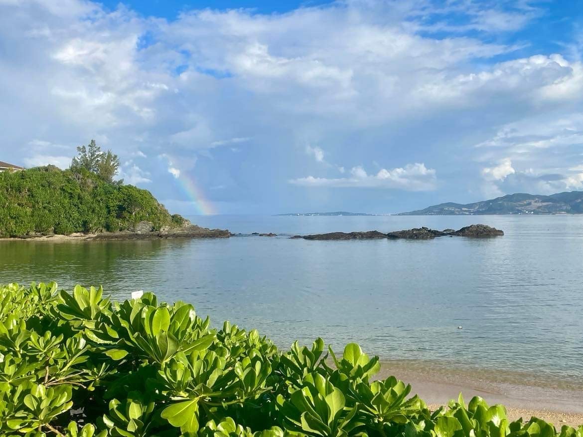 沖繩住宿|來自夏威夷的奢華度假村 「沖繩海麗客蘭尼(Halekulani Okinawa)」蘭花泳池、海景套房、風格餐飲!宛若天堂的居所好夢幻 - 第13張圖