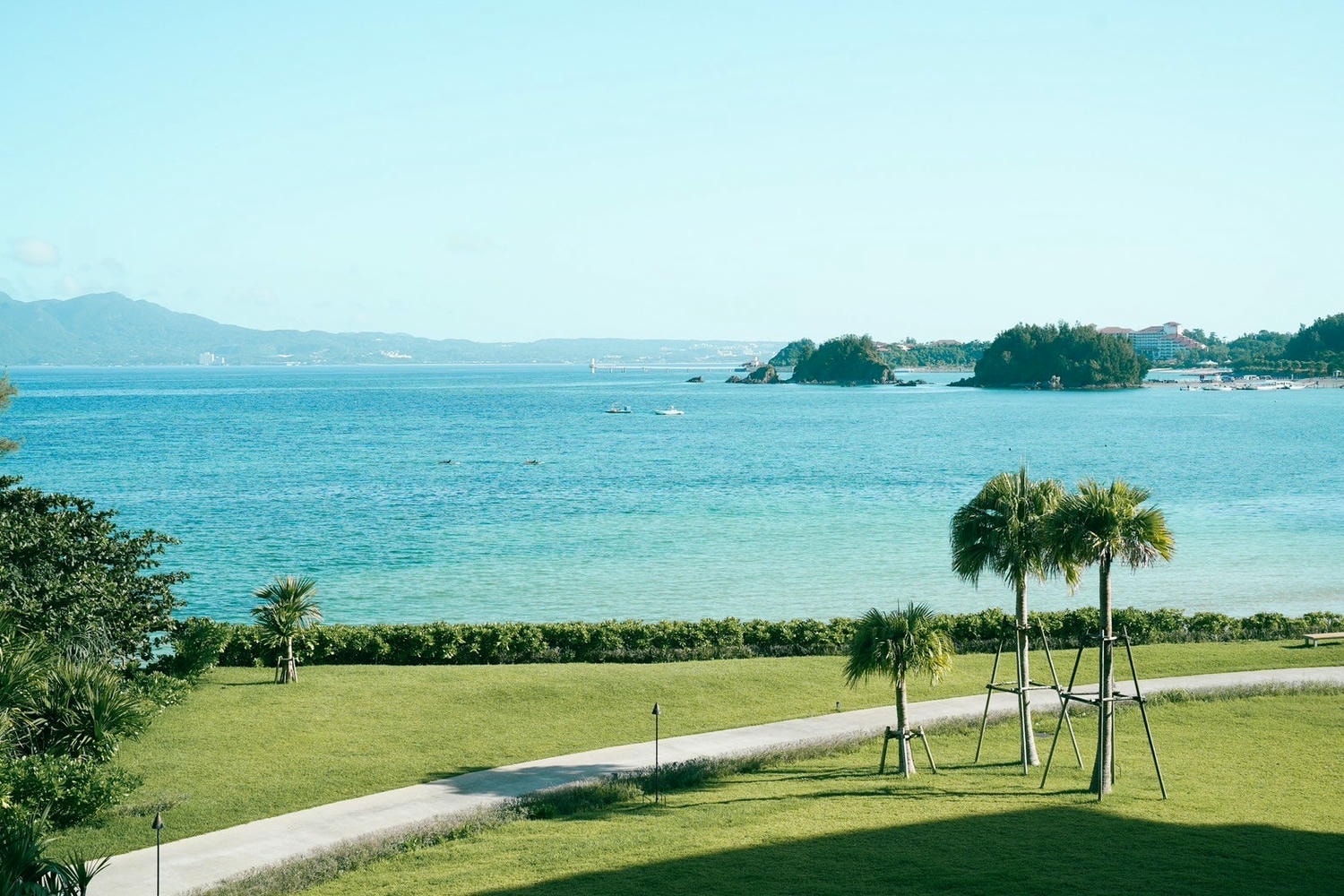 沖繩住宿|來自夏威夷的奢華度假村 「沖繩海麗客蘭尼(Halekulani Okinawa)」蘭花泳池、海景套房、風格餐飲!宛若天堂的居所好夢幻 - 第28張圖