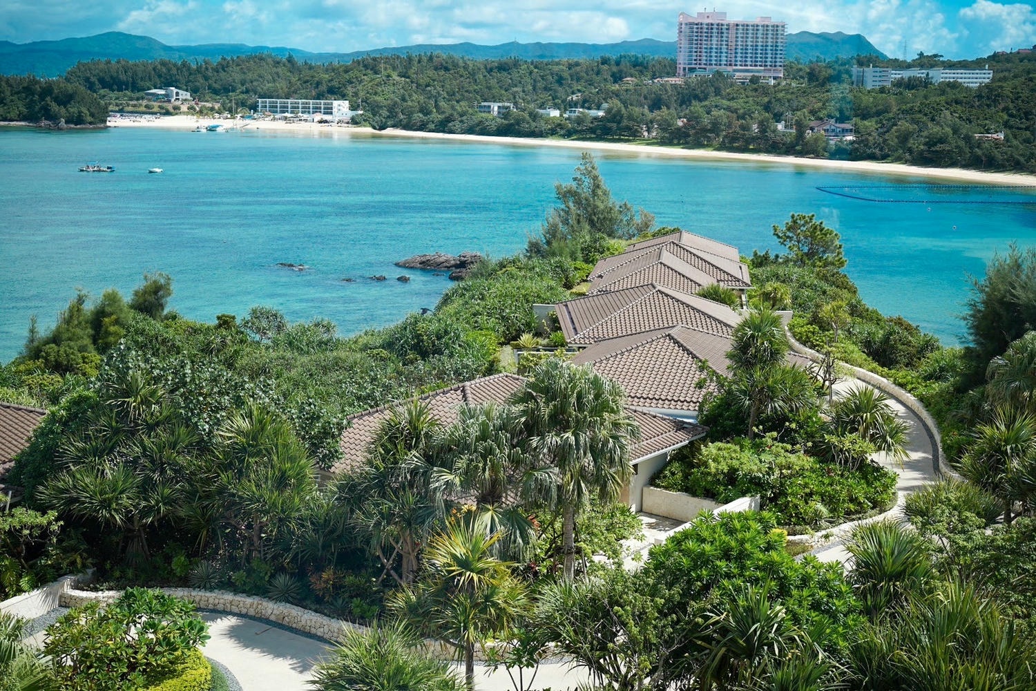 沖繩住宿|來自夏威夷的奢華度假村 「沖繩海麗客蘭尼(Halekulani Okinawa)」蘭花泳池、海景套房、風格餐飲!宛若天堂的居所好夢幻 - 第37張圖