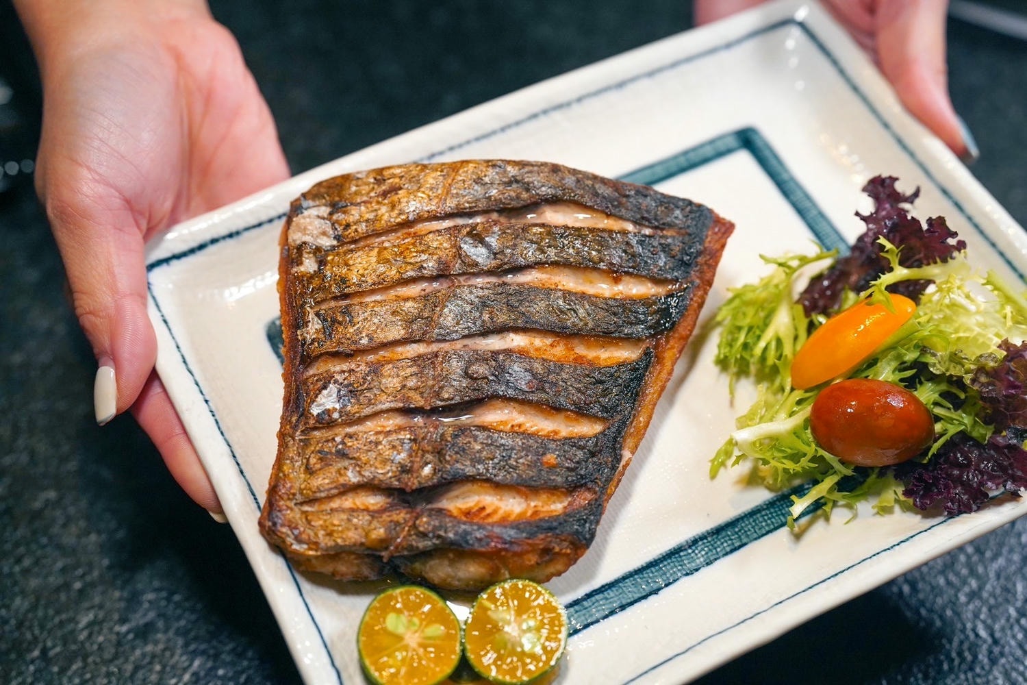 台北燒肉推薦|蘭亭燒肉和牛極緻料理 閃耀著金箔光芒的華貴享受!無菜單桌邊服務 體驗法餐Style的上菜儀式感 - 第16張圖