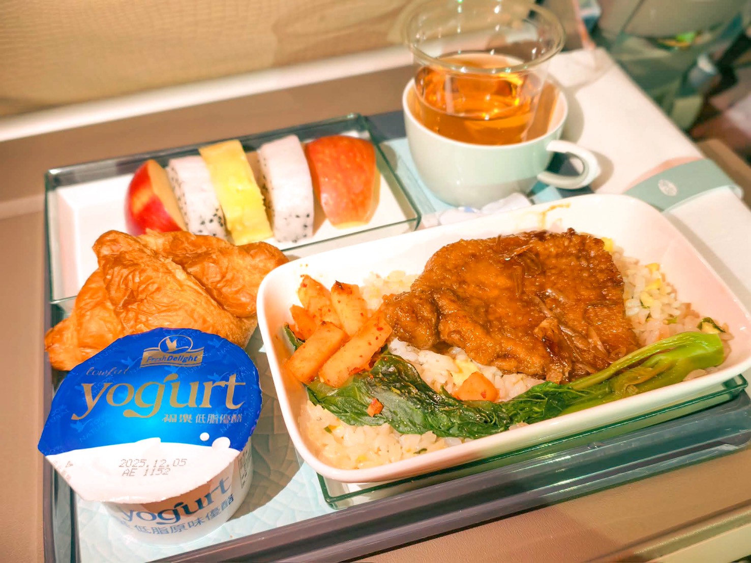 中華航空|開箱華航A350-900機型「豪經艙」&「商務艙」飛歐洲布拉格、法蘭克福 - 第11張圖 中華航空|開箱華航A350-900機型「豪經艙」&「商務艙」飛歐洲布拉格、法蘭克福