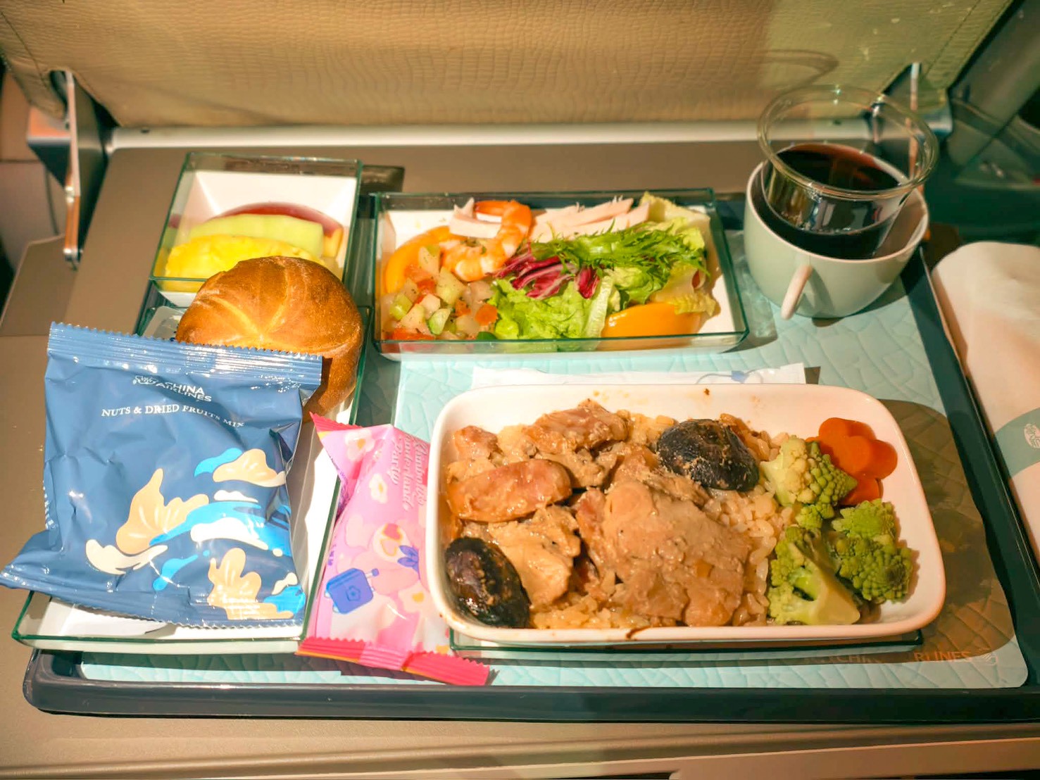 中華航空|開箱華航A350-900機型「豪經艙」&「商務艙」飛歐洲布拉格、法蘭克福 - 第9張圖 中華航空|開箱華航A350-900機型「豪經艙」&「商務艙」飛歐洲布拉格、法蘭克福