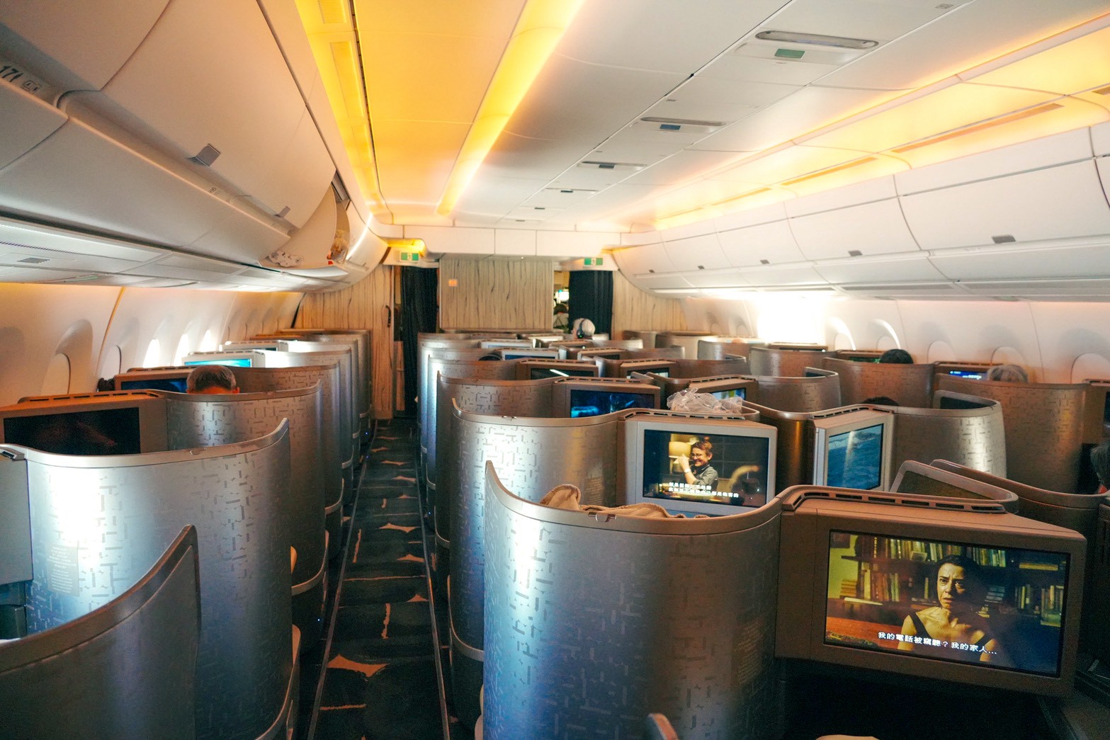 中華航空|開箱華航A350-900機型「豪經艙」&「商務艙」飛歐洲布拉格、法蘭克福 - 第12張圖 中華航空|開箱華航A350-900機型「豪經艙」&「商務艙」飛歐洲布拉格、法蘭克福