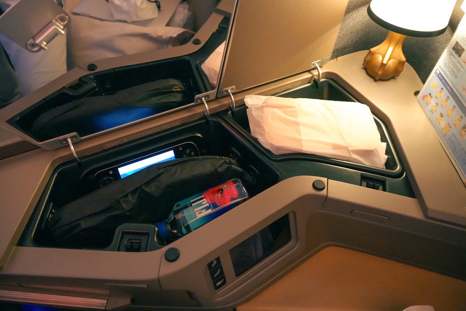 中華航空|開箱華航A350-900機型「豪經艙」&「商務艙」飛歐洲布拉格、法蘭克福 - 第17張圖 中華航空|開箱華航A350-900機型「豪經艙」&「商務艙」飛歐洲布拉格、法蘭克福