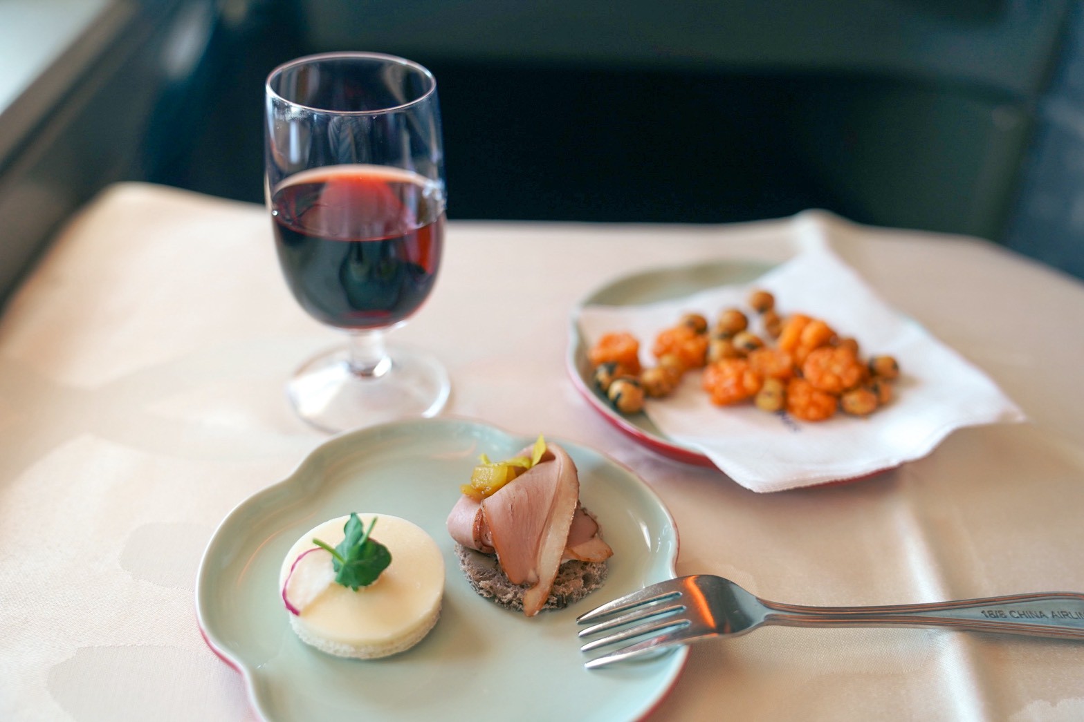 中華航空|開箱華航A350-900機型「豪經艙」&「商務艙」飛歐洲布拉格、法蘭克福 - 第23張圖 中華航空|開箱華航A350-900機型「豪經艙」&「商務艙」飛歐洲布拉格、法蘭克福