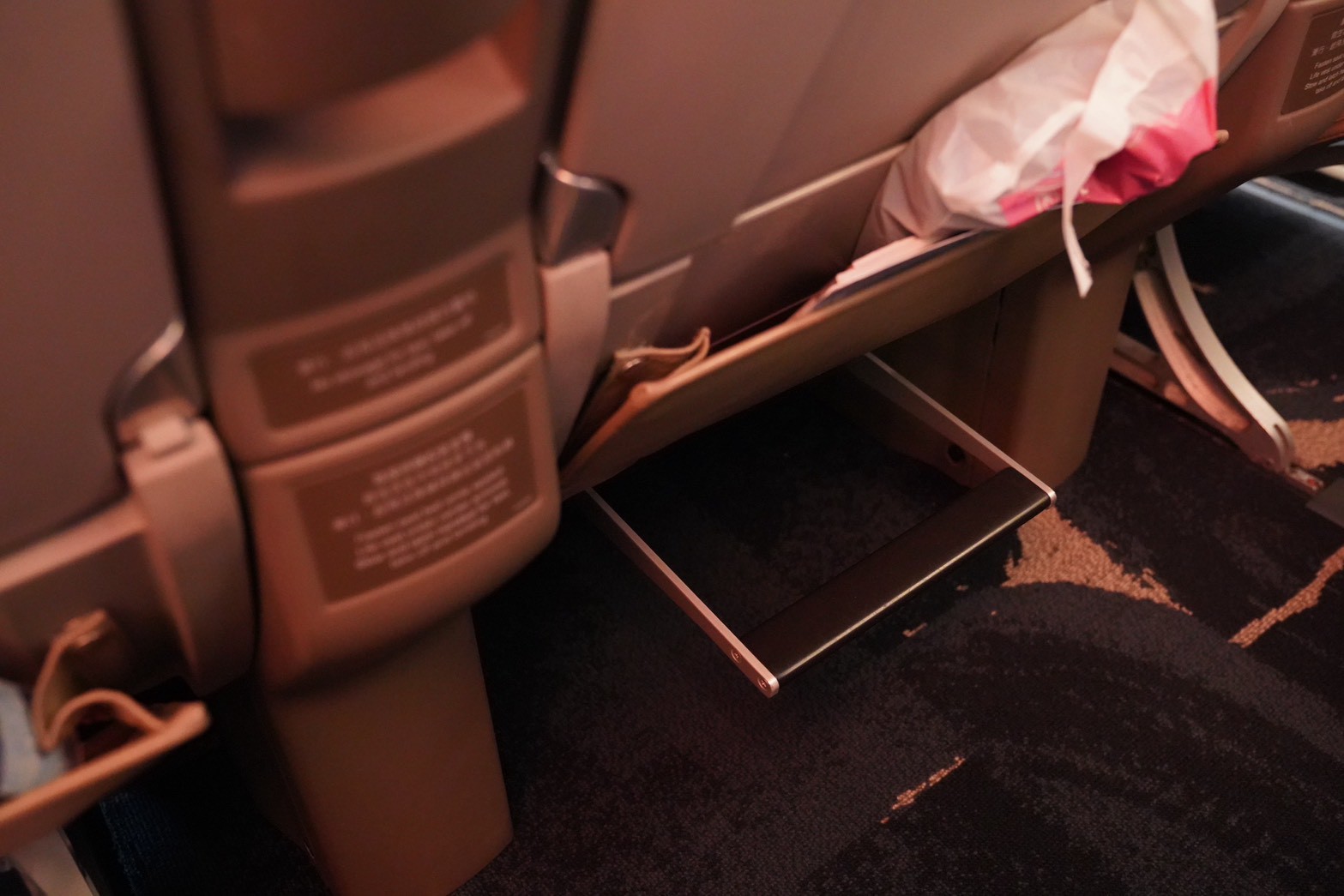 中華航空|開箱華航A350-900機型「豪經艙」&「商務艙」飛歐洲布拉格、法蘭克福 - 第7張圖 中華航空|開箱華航A350-900機型「豪經艙」&「商務艙」飛歐洲布拉格、法蘭克福